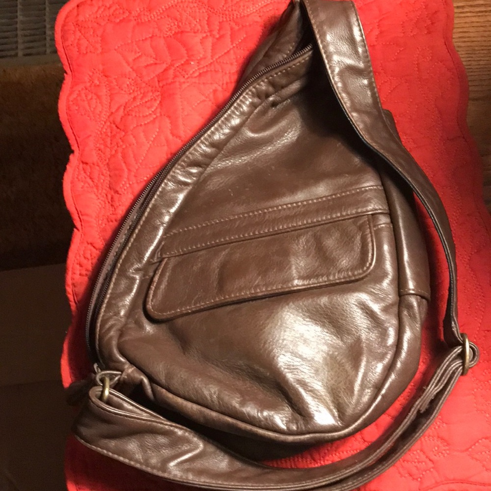 Leather shoulder bag